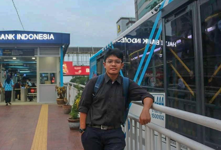 26-year-old Maulana Ichsan Gituri, former Transport Associate at Jakarta’s Institute for Transportation and Development Policy at the Bank Indonesia BRT station. Zakie Ramadhani/Ceritalah