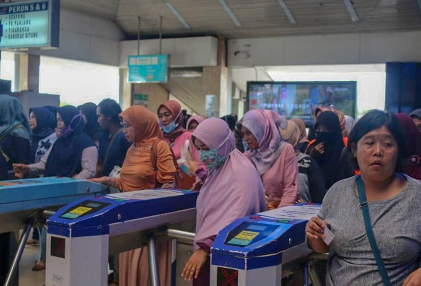 “TransJakarta membangunkan BRT dengan subsidi daripada kerajaan, membolehkan tambangnya ditetapkan pada Rp 3,500 untuk semua laluan. Penumpang dapat menikmatinya tanpa sebarang kos; semuanya mengenai perkhidmatan awam. Ia tidak berorientasi keuntungan.” - Maulana Ichsan Gituri menjelaskan bagaimana sistem BRT Jakarta boleh berjaya. Zakie Ramadhani/Ceritalah