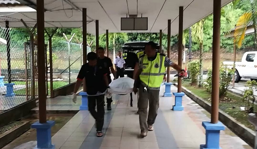 Mangsa dibawa ke Hospital Jeli. - Foto Astro AWANI/Vivi Sumanti