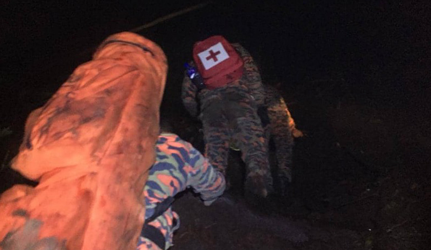 Anggota Bomba giat menjalankan operasi mencari dan menyelamat di Cameron Highlands. - Bomba/Sinar Harian