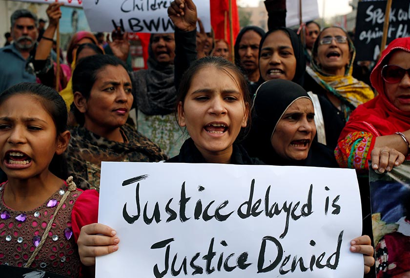 Pembunuhan Zainab mencetuskan kemarahan di seluruh negara termasuk protes jalanan terhadap ketidakcekapan pihak polis dalam menjalankan tugas yang menyaksikan dua penunjuk perasaan terkorban. Foto: Reuters