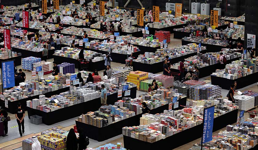 Hangar besar itu memuatkan lebih 3 juta buku yang dijual pada harga berpatutan. REUTERS