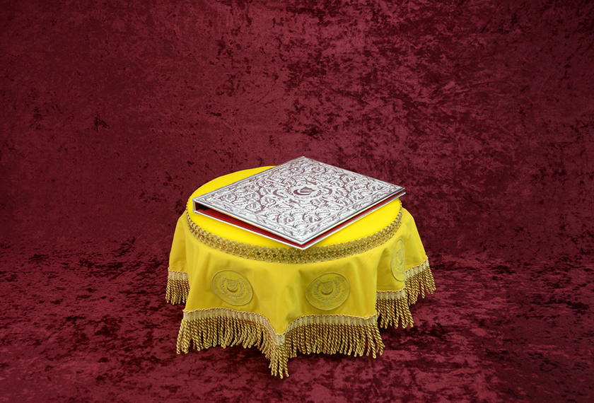 Peralatan Pertabalan yang terdiri daripada Surat Pengisytiharan. --fotoBERNAMA