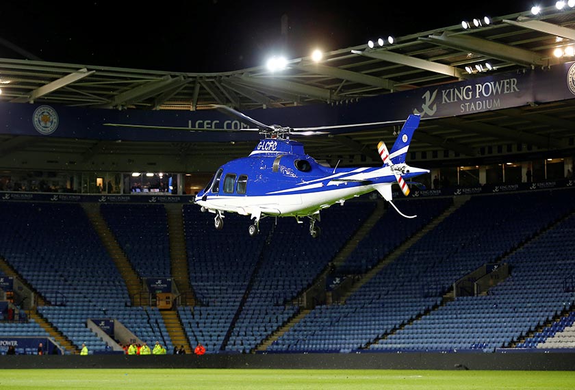 Foto fail helikopter sedang berlepas dari padang stadium tersebut sebelum ia tiba-tiba berpusing di luar kawalan dan terhempas. - Reuters