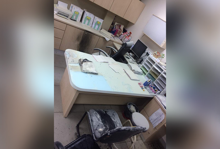 Api sudah pun berjaya dipadamkan oleh penyembur air yang dicetuskan oleh alat pengesan kebakaran.