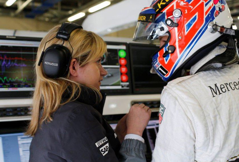 Bernadette mahukan lebih ramai wanita menceburi bidang permotoran.