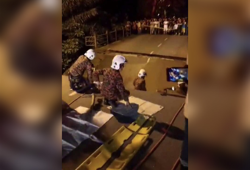 Pasukan penyelamat menjalankan tugas dalam kejadian malam tadi. Foto ihsan polis