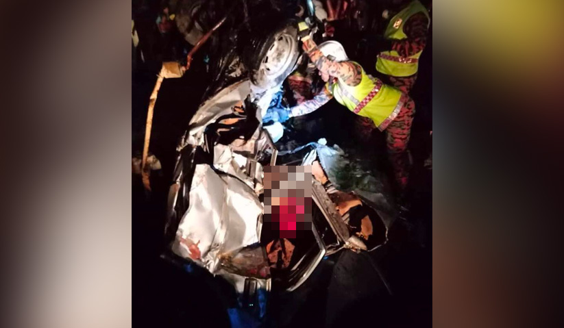 Anggota penyelamat berjaya mengeluarkan kesemua mangsa terperosok setelah kepala lori dialihkan dengan menggunakan peralatan hidraulik. Foto JBPM