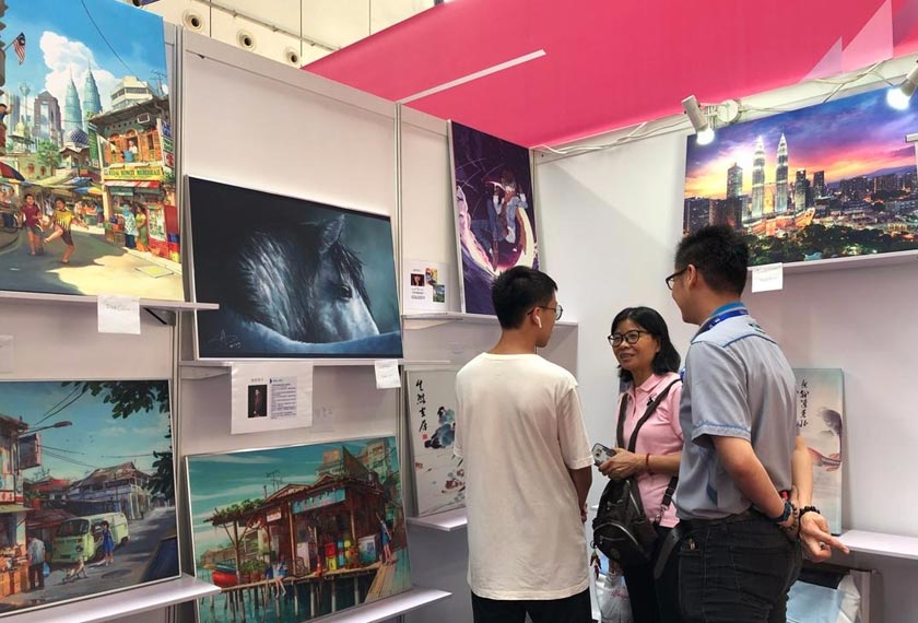 Peluang buat syarikat KW JWEE Sdn Bhd yang menghasilkan percetakan lukisan di atas fabrik yang juga merupakan kalis bunyi untuk teroka pasaran China terus meluas. Foto: Astro AWANI