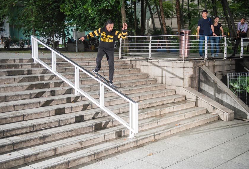 Pa'din Musa terus mencabar kemampuannya sendiri dalam papan selaju pada usia 42 tahun. - Gambar dari Instagram @padinmusa oleh Mohd Azim Nong.