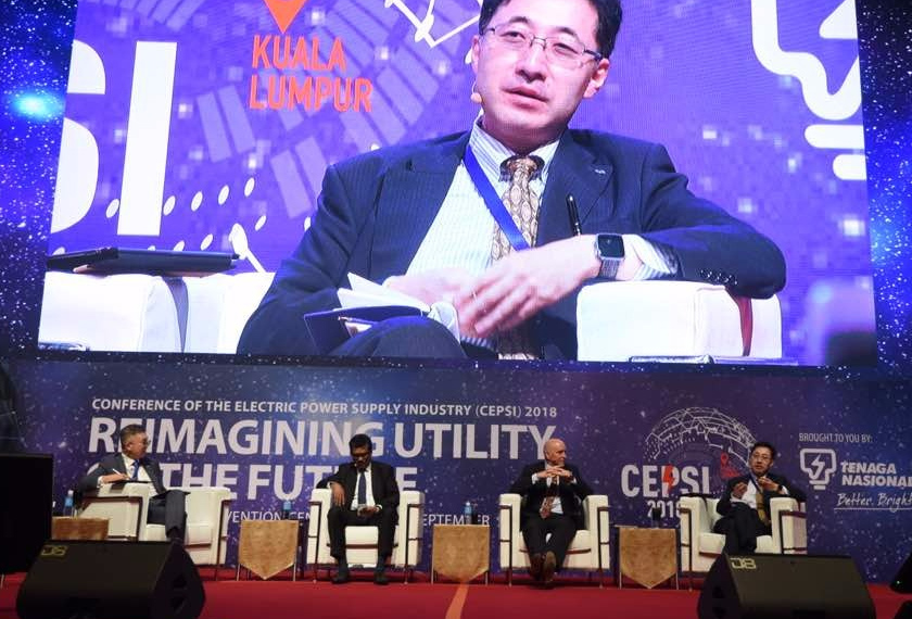 Dr Hiroshi Okamoto berkata, pihaknya berhasrat memasang kira-kira 29 juta unit meter pintar menjelang 2020. - Foto: TNB