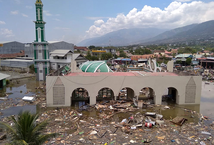 Angka korban kini hampir cecah 400 orang. - AP