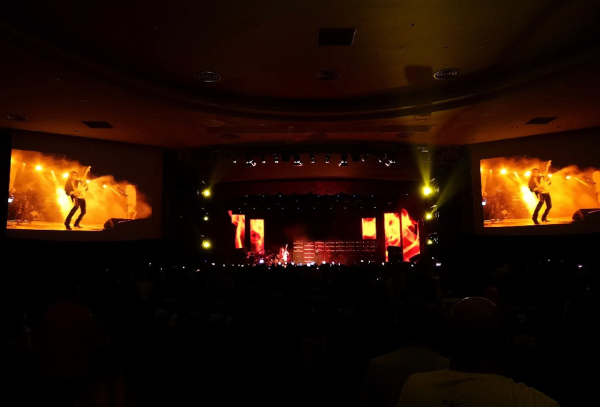 Suasana di dalam Dewan Wawasan ketika konsert berlangsung.