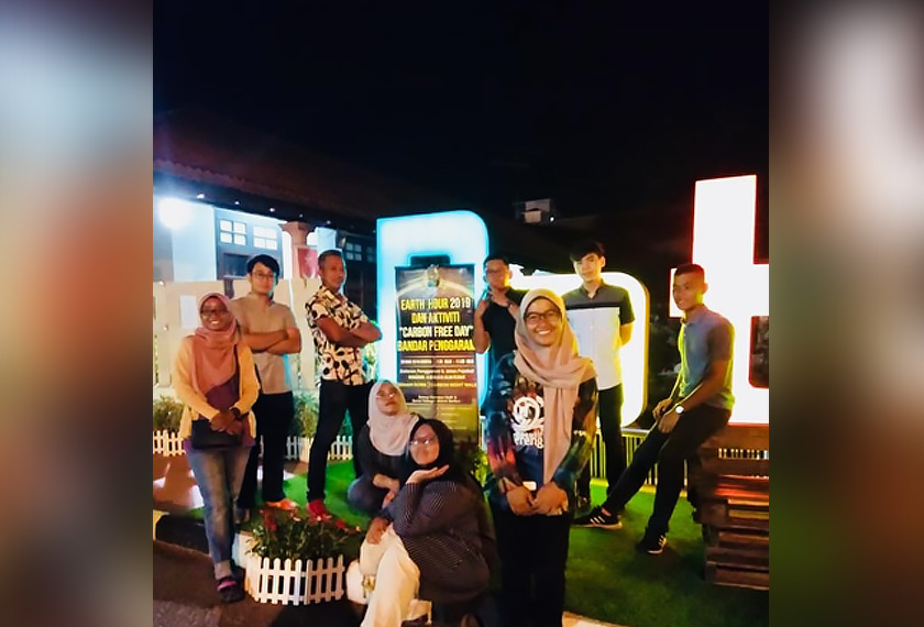 Pasukan penyelidik UTHM terlibat sama dalam menjayakan Earth Hour dan menjalankan pemerhatian serta penyelidikan berkaitan dengan pengangkutan bandar