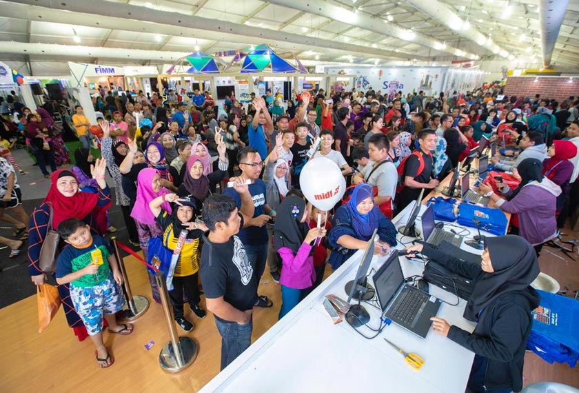 Para pengunjung Minggu Saham Amanah Malaysia berpeluang untuk menyertai pelbagai aktiviti bagi menguji keupayaan mereka mengurus kewangan dan pelaburan.