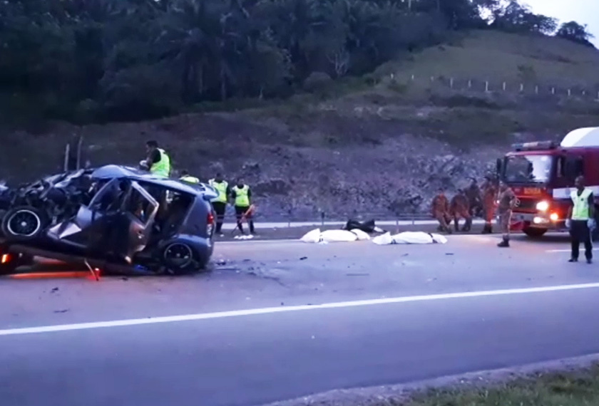 Akibat rempuhan kuat tersebut, Rahemah yang duduk di bahagian hadapan penumpang dan Noradwah tersepit di dalam kereta yang remuk teruk itu. - Foto Astro AWANI
