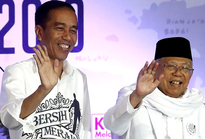 Salah satu faktor penyebab kemenangan Jokowi ialah persahabatan yang dijalinkan dengan pertubuhan Islam Nahdlatul Ulama. Turut membantu, apabila beliau memilih Ma'ruf Amin, ulama terkemuka yang suka berkain pelikat dan kadang kala kontroversi sebagai calon gandingannya. EPA-EFE/Ceritalah