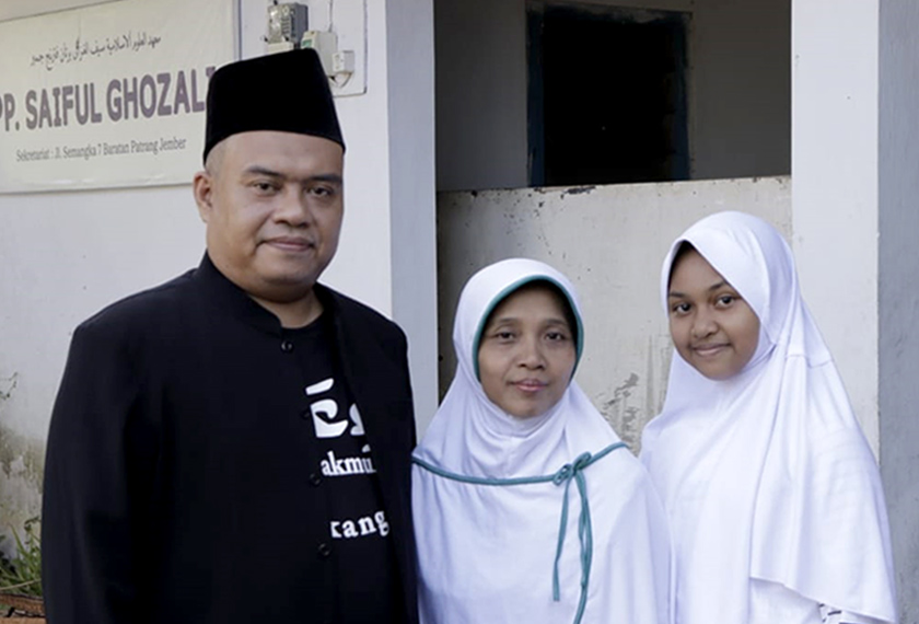  Kyai Rofiq - yang mengahwini seorang guru sekolah agama dan mempunyai seorang anak gadis remaja - merupakan contoh unggul tokoh NU peringkat akar umbi. Pasukan Ceritalah