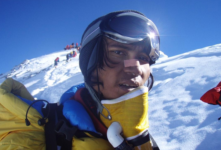 Fakhri yang juga pernah mengetuai ekspedisi Gunung Everest menegaskan bukan sahaja persiapan dari segi fizikal dan mental itu penting, malah keadaan cuaca semasa turut memainkan peranan semasa pendakian. -Gambar fail