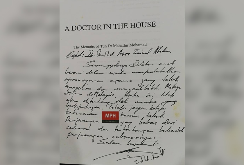 Catatan Dr Mahathir dalam buku A Doctor In The House yang dikongsi oleh Mohd Asri di Facebook beliau.