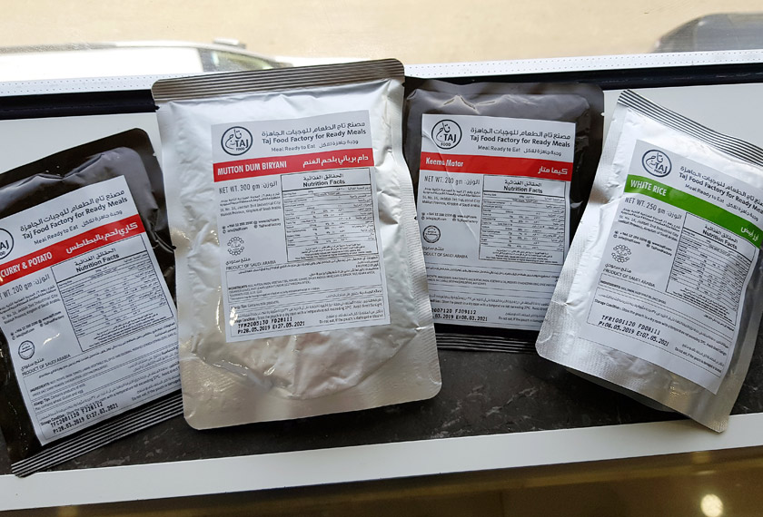Pelbagai jenis pek makanan 'ready to eat meals' dihasilkan kilang Taj Food di Jeddah, 3 Ogos, 2019. -- fotoBERNAMA