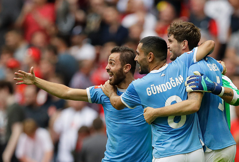 Pasukan The Citizens dengan jersi khas bersempena sambutan 125 tahun kelab tersebut.