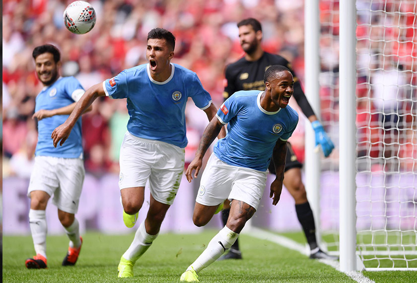 Biarpun tanpa logo atau tulisan jenama, jersi 125 tahun ini mendapat sokongan penuh daripada penaja utama.