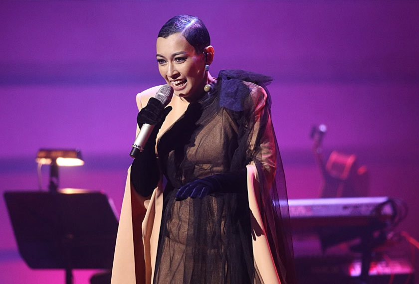 Gaya elegan Misha Omar pada malam konsert This Is Misha di Dewan Filharmonik Petronas.