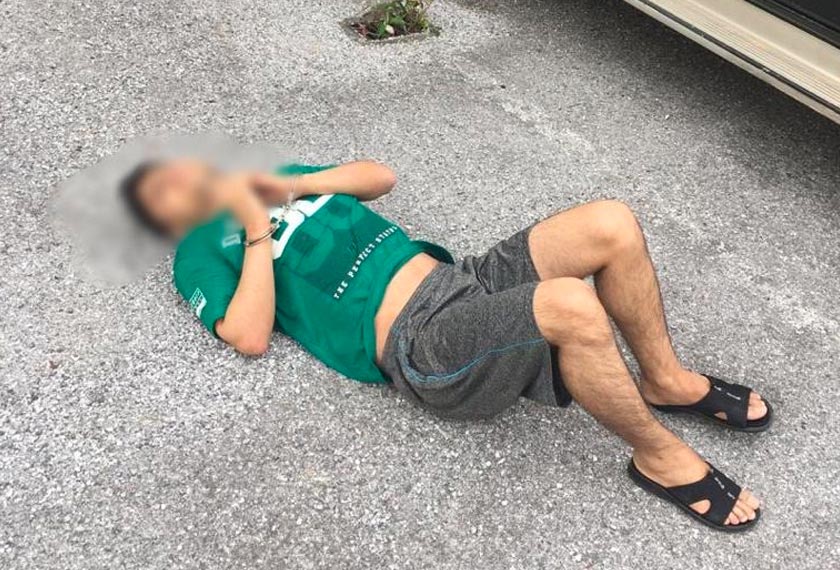 Warga Pakistan yang melompat keluar dari tingkat tiga kediaman ketika cuba melarikan diri dari Operasi Jabatan Imigresen Perak di Ipoh, pada Selasa. Gambar ihsan Jabatan Imigresen Malaysia Perak