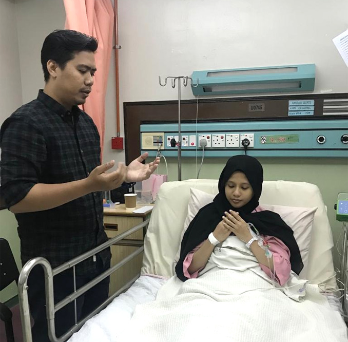 Lebih membuatkan bapa berusia 30 tahun itu terharu adalah pengorbanan isterinya, Amirah Izati Hamidi yang sanggup berkongsi hati demi menyelamatkan bayi mereka yang berusia 14 bulan. GAMBAR PPUM