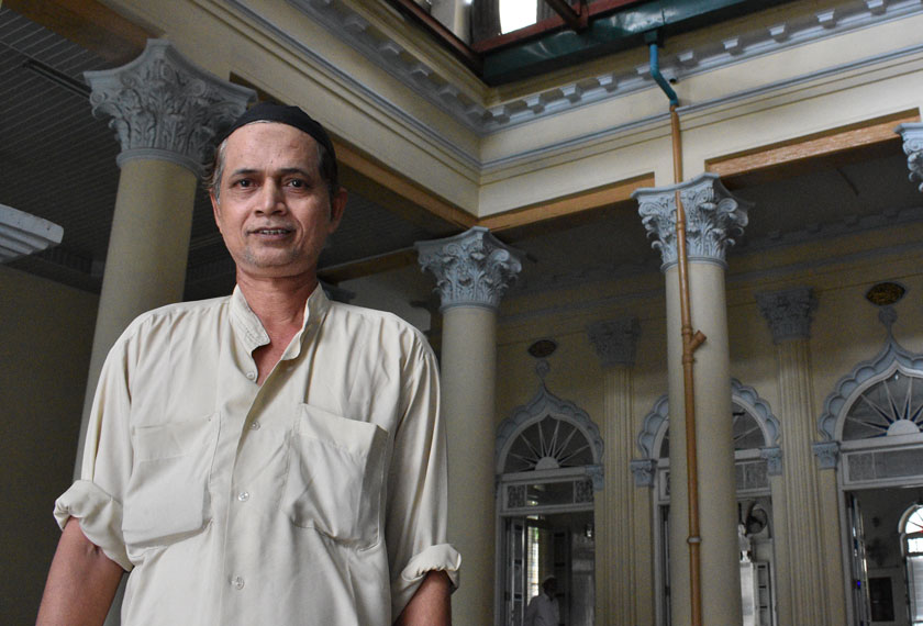 Hussein yang menguruskan Masjid Jamek Surtee. Pasukan Ceritalah