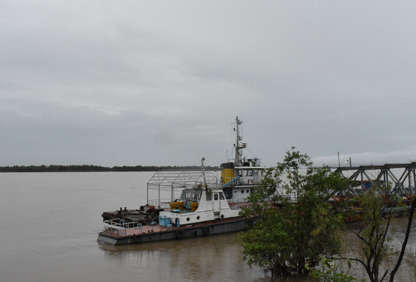 Penambahbaikan beberapa batang lebuh raya dan jambatan baharu telah mendekatkan Yangon dan Mawlamyine tetapi ia tidak membawa kepada peningkatan bermakna terhadap perindustrian atau pekerjaan. Pasukan Ceritalah