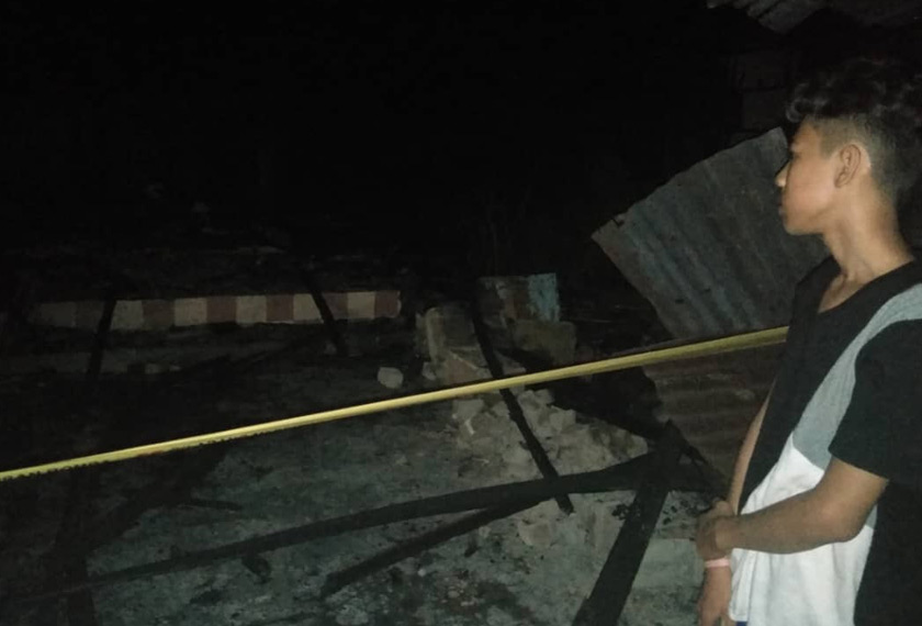 Aliah melihat rumah keluarganya yang terbakar dalam kejadian malam tadi. Astro AWANI