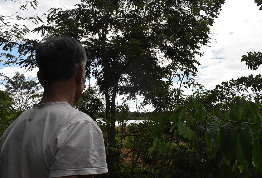 Ketika keadaan ekonomi mendesak, Tuyen memancing ikan di tasik ini yang memberikan sumber pendapatan sampingan untuknya. Pasukan Ceritalah