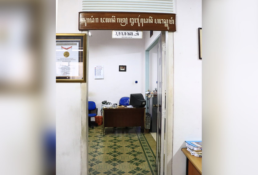 Pejabat Panjebar Semangat di Surabaya, Jawa Timur. Foto Pasukan Ceritalah