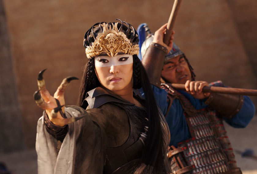 .Watak baru yang diperkenalkan dalam filem Mulan iaitu Xianniang yang dimainkan oleh Gong Li.
