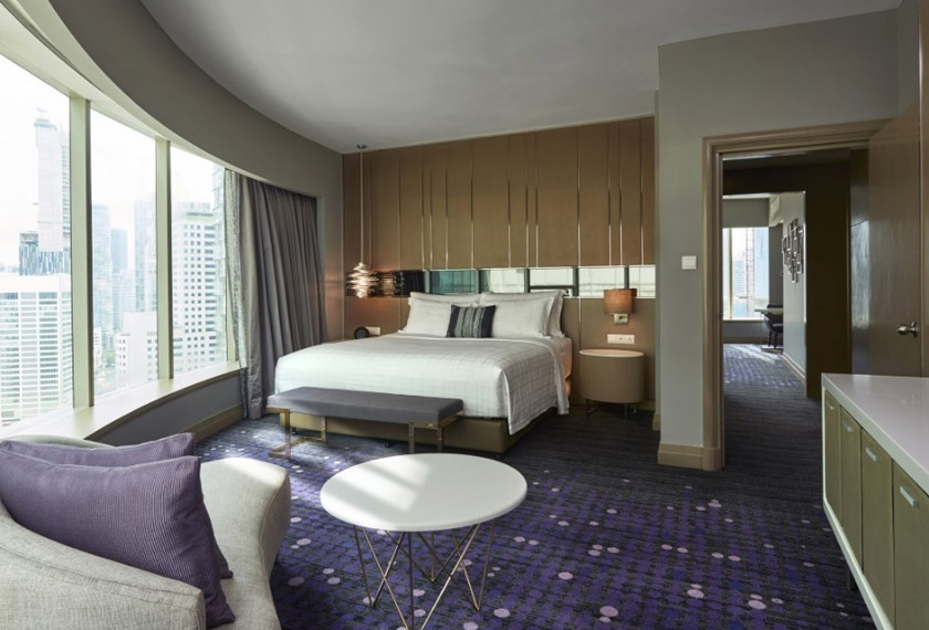 Junior Suite luas yang menawarkan pemandangan panorama urban. - Foto: Pullman KLCC 
