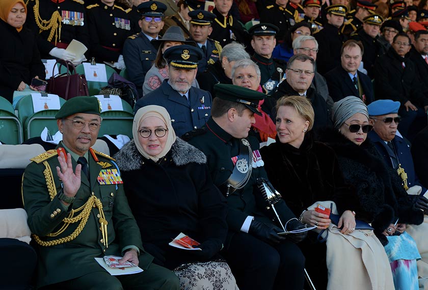 Yang di-Pertuan Agong dan Raja Permaisuri Agong berkenan menyaksikan perbarisan tamat latihan Tengku Hassanal di Royal Military Academy Sandhurst di London, pada Jumaat. --fotoBERNAMA