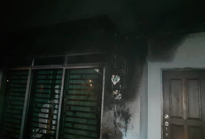 Rumah kelas A yang terbakar musnah 10 peratus di bahagian hadapan. Foto JBPM Perak