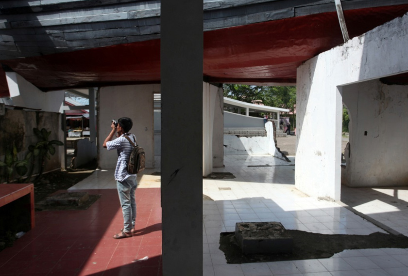 Para pengunjung boleh melihat sendiri kesan bencana yang dipamerkan di Muzium Tsunami Aceh serta menghayati sejarah hitam itu.