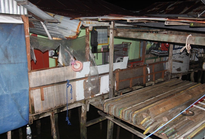 Mayat mangsa telah dibawa ke Unit Forensik Hospital Nukleus Labuan untuk tujuan bedah siasat bagi mengetahui punca kematian. - Foto Astro AWANI