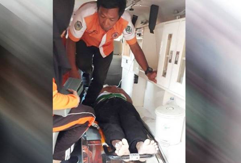 Lelaki tersebut dilihat datang ke masjid tersebut bersama isterinya lalu mengambil wuduk sebelum bergegas masuk ke masjid untuk menunaikan solat.  