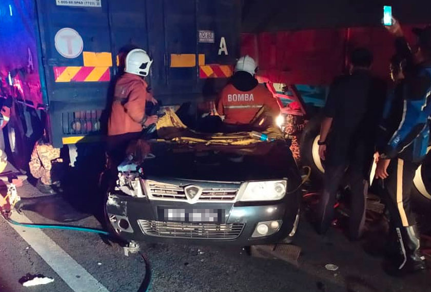 Dua maut dalam nahas melibatkan treler dan 4 kereta di Lebuhraya PLUS tengah malam tadi.