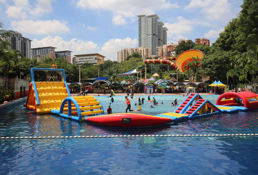 Sunway Lagoon akan menjadi lokasi festival neon terbesar di Malaysia.