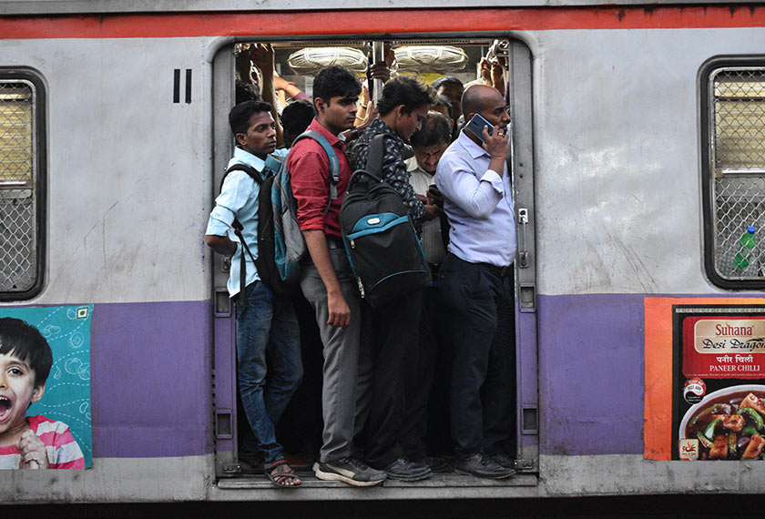 India bakal memintas China tidak lama lagi sebagai negara paling padat penduduk di dunia. Dijangkakan angka itu bakal mencecah 1.5 bilion penduduk menjelang 2030. - Foto Karim Raslan/Ceritalah