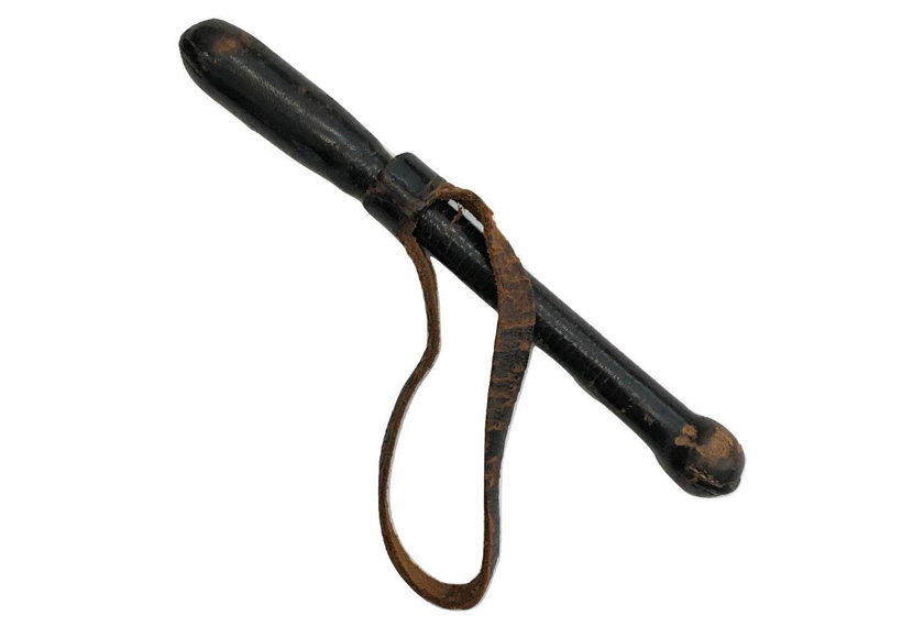   Senjata 'cosh' yang dibawa Liam Neeson selama kira-kira seminggu dengan harapan untuk membalas dendam terhadap suspek yang merogol anggota keluarganya. - Gambar hiasan