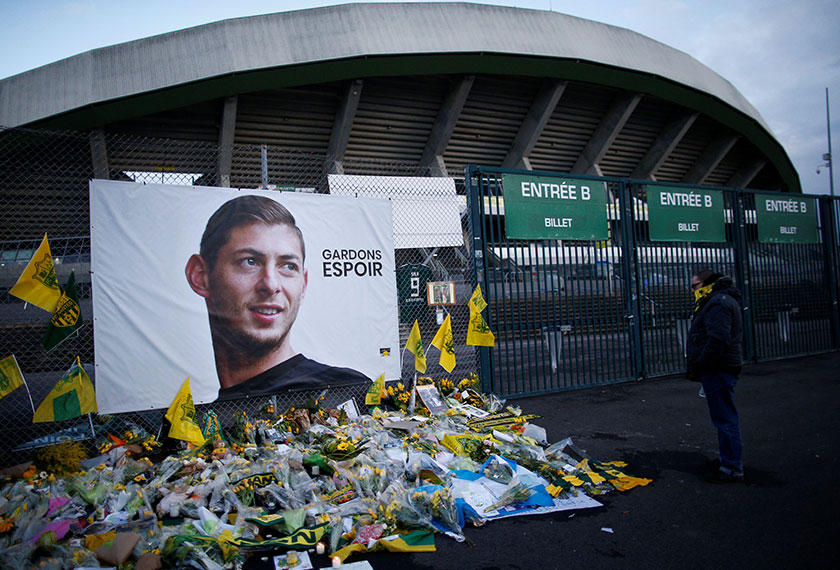 Pemandangan di luar stadium di Nantes, Perancis, di mana penghargaan diberikan kepada Emiliano Sala, 30 Jan, 2019. REUTERS