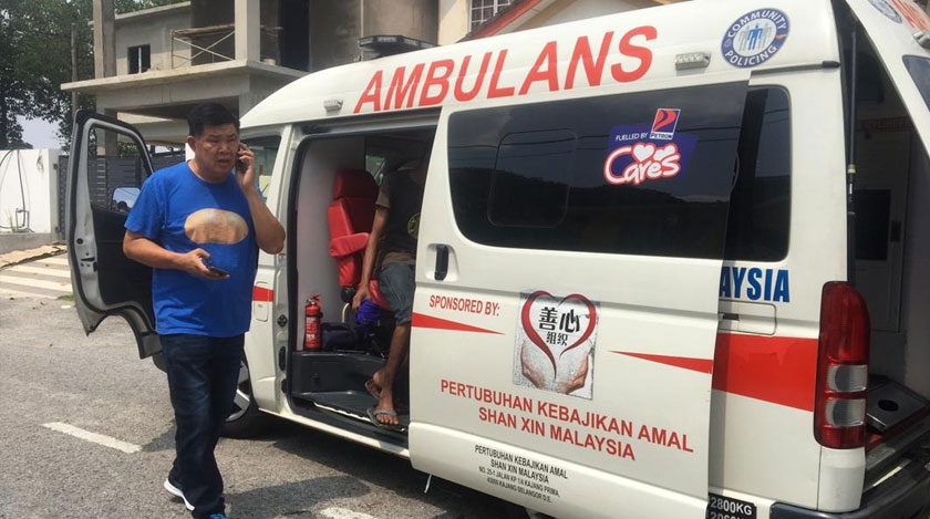 Kalau tidak percuma, Chee Heng hanya mengenakan caj RM1 kepada mereka yang betul-betul tidak berkemampuan untuk perkhidmatan ambulans dan van jenazahnya. - Rahimah Abdullah / Astro AWANI
