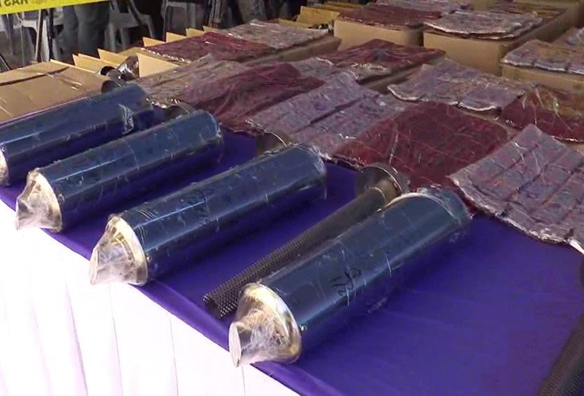 Pil eramin 5 itu disembunyikan dalam ekzos motosikal.