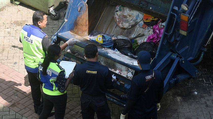 Janin yang dianggar dalam lingkungan tujuh hingga lapan bulan itu ditemui oleh pekerja Alam Flora yang sedang melakukan tugas pungutan sampah di Blok D perumahan tersebut. - BERNAMA